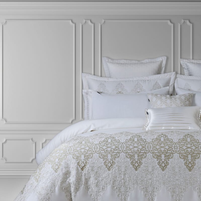 غزالة مفرش سكري مزين باللؤلؤ تطريز يدوي