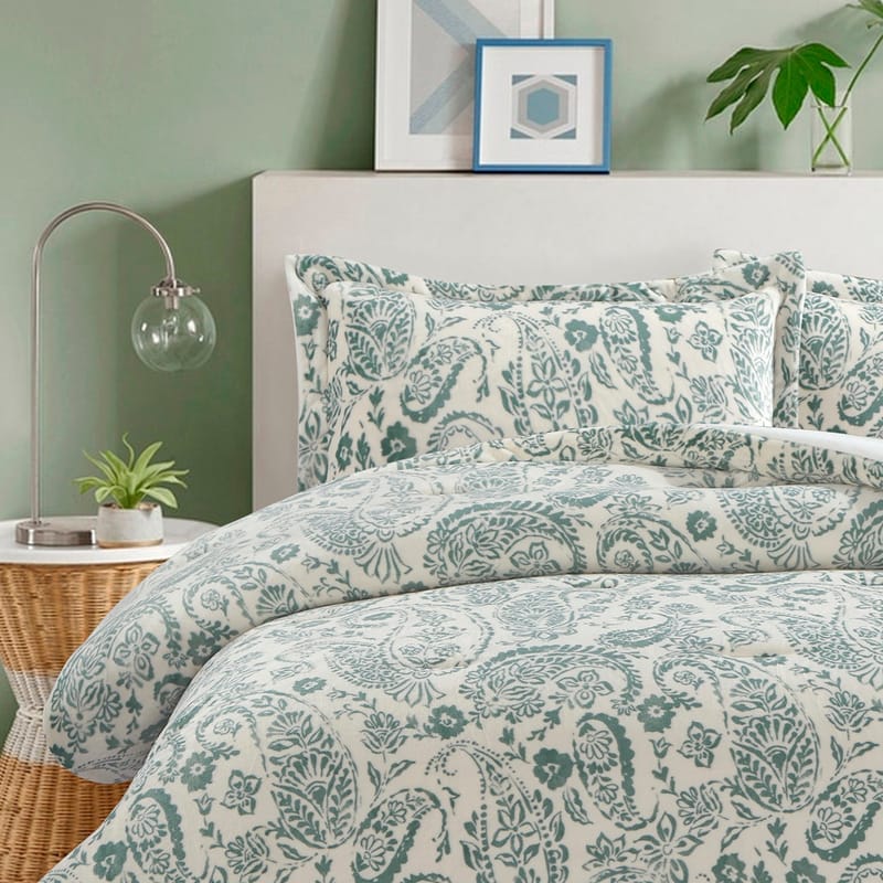Garnet Green & Off-White Floral Winter Comforter Set – 3 Pieces Available in Saudi Arabia & the Gulf
