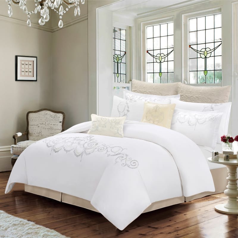 لوستر مفرش سرير ابيض مطرز يدوي فاخر عرايسي طقم 10 قطع
