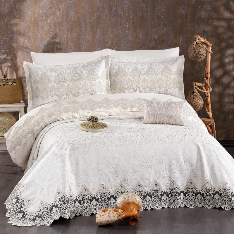 اشتر مافيرا | بيت لحاف عرايسي 8 قطع من مفارش عرايس متجر كرزلنن الإلكتروني من ماركة الحصرية ولون