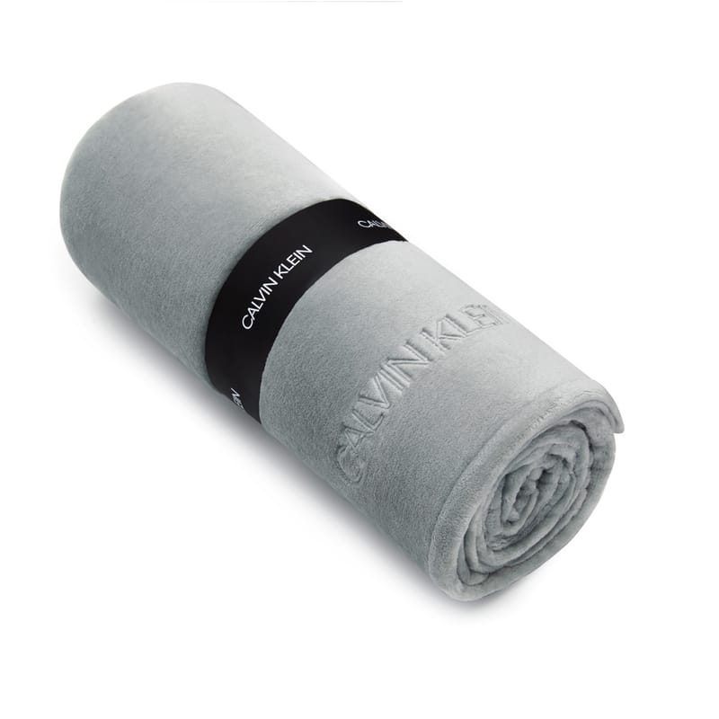 5 Calvin Klein Light gray blanket Karazlinen Bedding