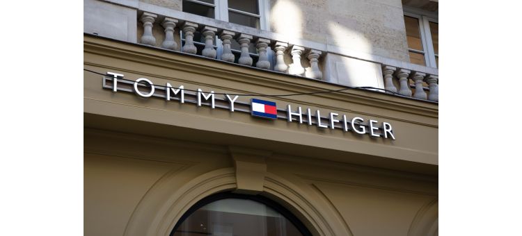 tommy hilfiger logo